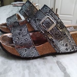 Muk Luks Ladies wedge